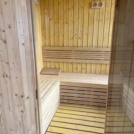 Caloroczny Hawaje Nad Jeziorem Kazub *